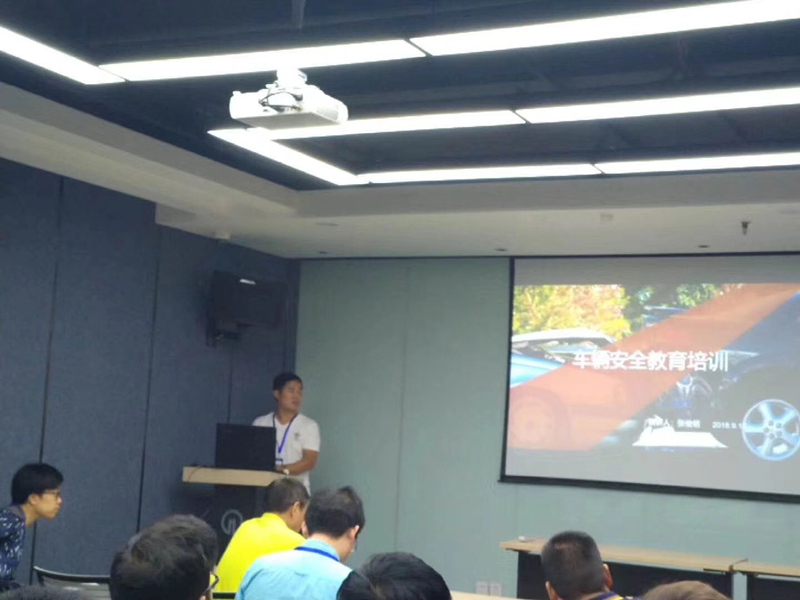 宏业建设举行司机交通安全知识培训